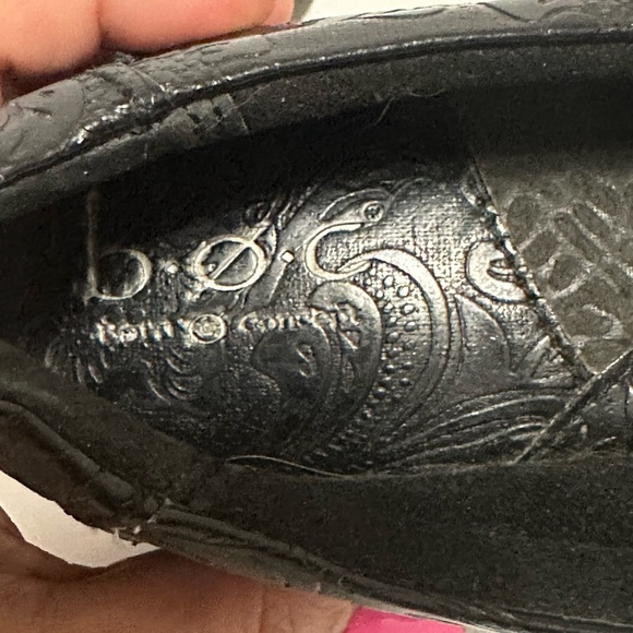 B.O.C Born Peggy Tooled Leather Look Clogs Embossed Paisley Black Women Size 9.5 - Picture 7 of 8